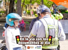 En la vía con los documentos al día
