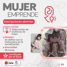 Mujer emprende curso de elaboración de muñecas de trapo