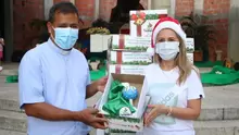 Entrega de kit Navideños a once Parroquias del Municipio