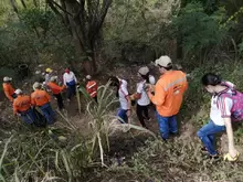 Campaña de aseo y limpieza de residuos sólidos por la ribera del río Fonce