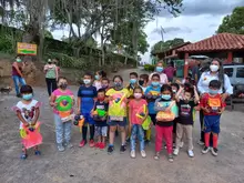 Jornada de entretenimiento y entrega de obsequios a los niños de nuestro campo