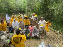 Se realizó práctica en campo de apicultura