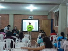 Se realizó acompañamiento a la Escuela de Padres del Colegio San Carlos