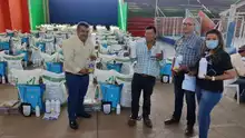 Se hace entrega a productores rurales de kit de insumos y semillas