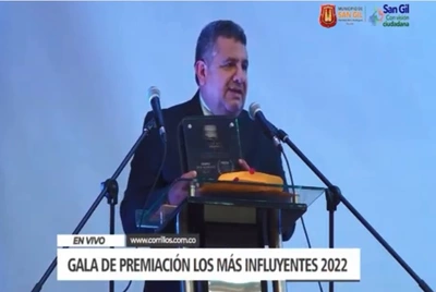 Recibe reconocimiento Alcalde Municipal de San Gil en premio Los Más Influyentes 2022