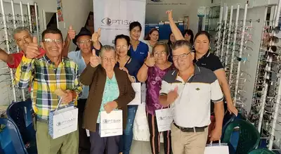 Mayor visión para 27 adultos favorecidos con lentes recetados