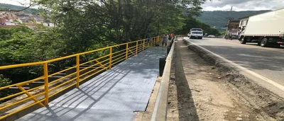 Entrega y mantenimiento de puente pasarela peatonal sobre avenida nacional
