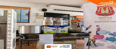 Entrega de menajes, estufas y otros elementos para restaurantes escolares