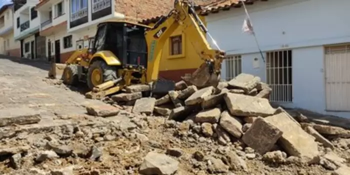 Trabajo de Alcantarillado y Reposición de pavimentación Calle 21 con carrera 10